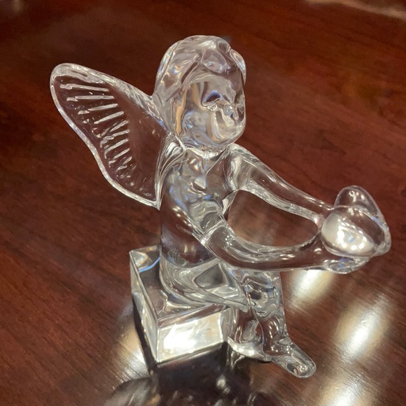 BACCARAT CRYSTAL CHERUB ANGEL WITH HEART FIGURINE - PERFECT CONDITION - Picture 1 of 6